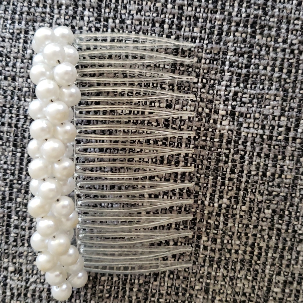 Vintage Women's Set Of 4 Hair Combs - Picture 2 of 5